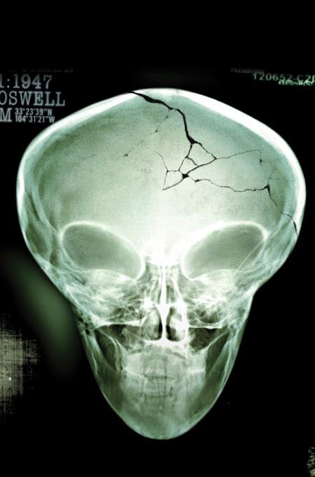 CVR G ROSWELL PHOTO FOIL VAR (2026-12-09)