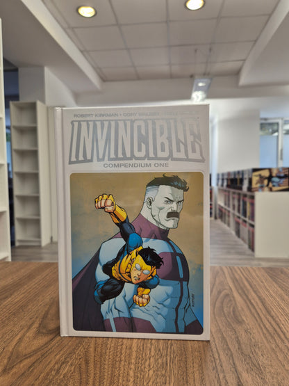 INVINCIBLE COMPENDIUM VOL. 1 (DENTED)