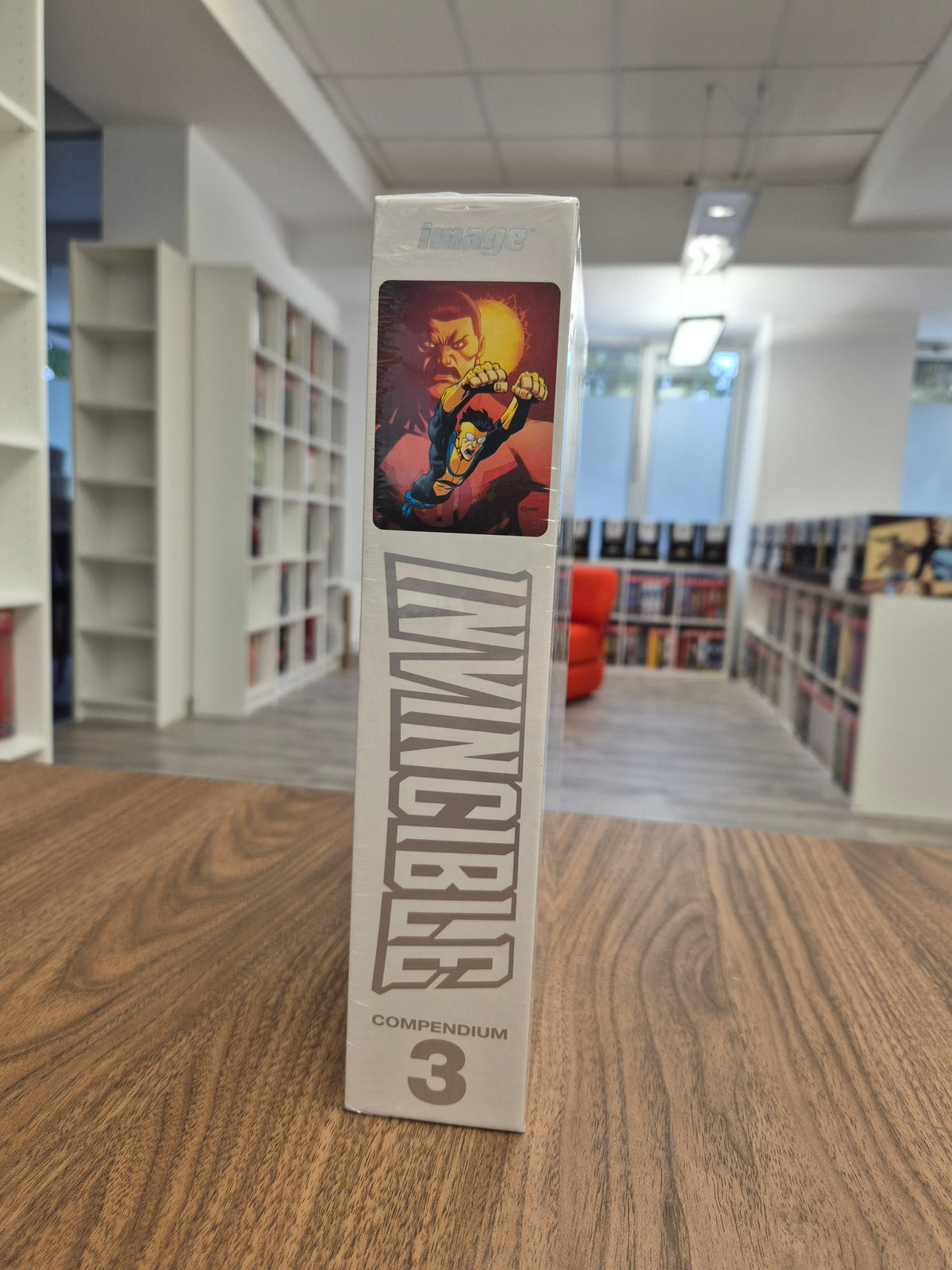 INVINCIBLE COMPENDIUM VOL. 3 (DENTED)