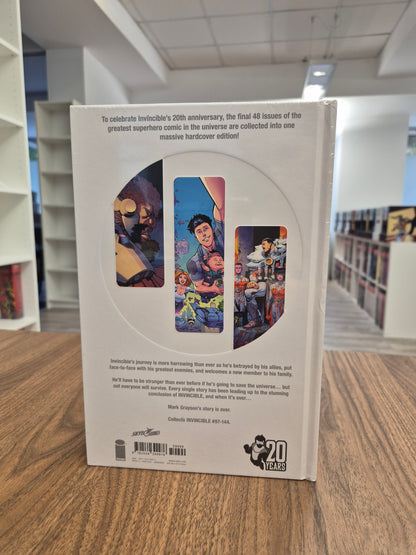 INVINCIBLE COMPENDIUM VOL. 3 (DENTED)