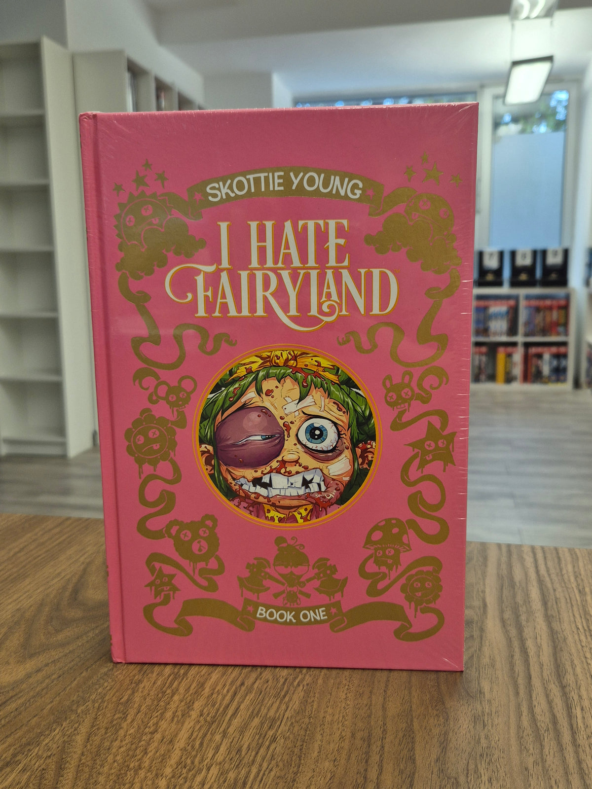 I HATE FAIRYLAND DELUXE VOL. 1 (DENTED)