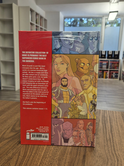INVINCIBLE VOL. 1: ULTIMATE COLLECTION (DENTED)