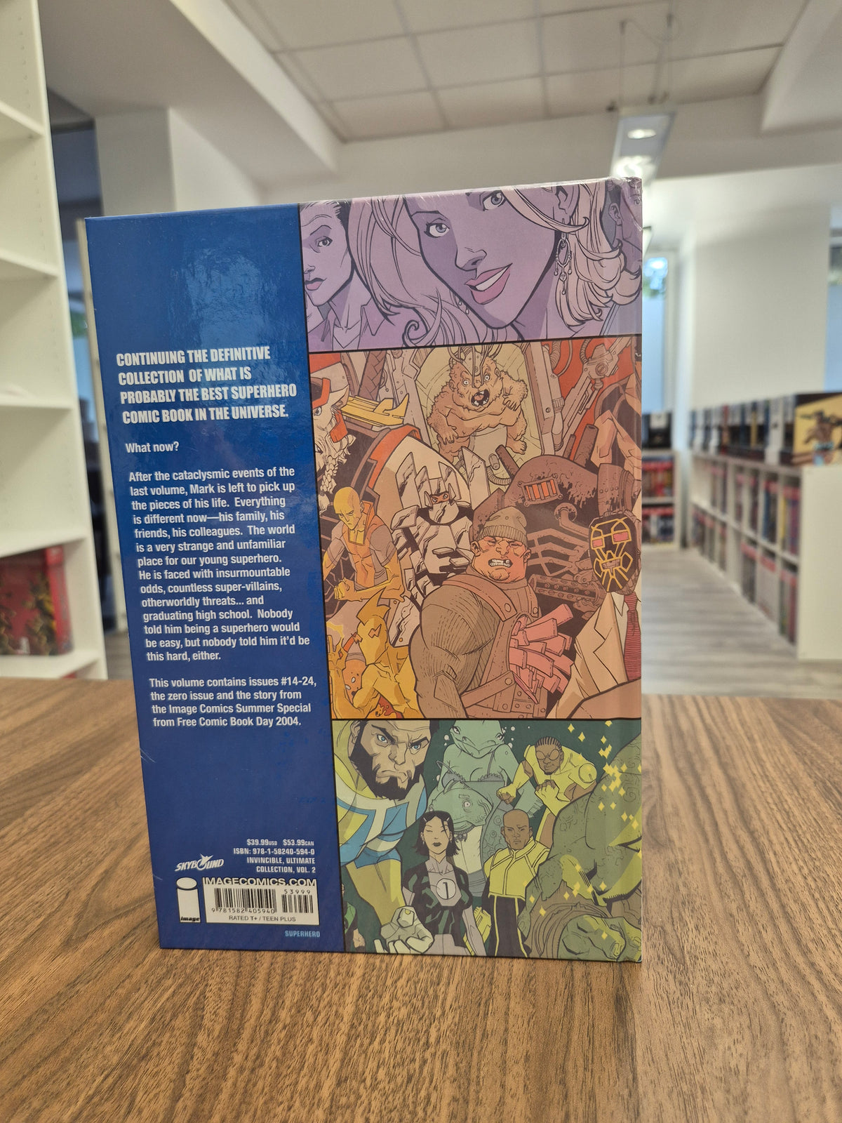 INVINCIBLE VOL. 2: ULTIMATE COLLECTION (DENTED)