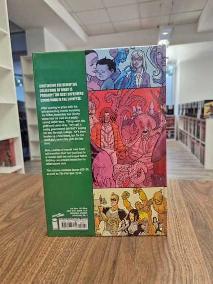 INVINCIBLE VOL. 3: ULTIMATE COLLECTION (DENTED)