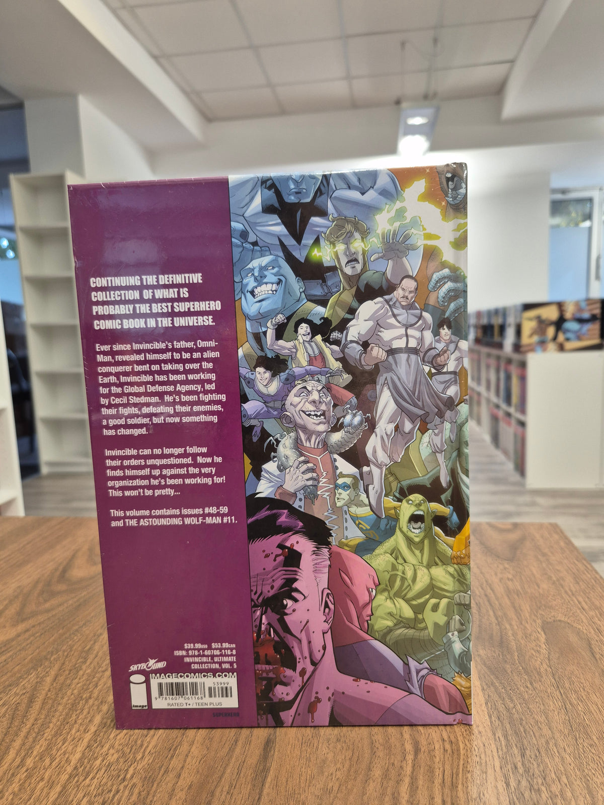 INVINCIBLE VOL. 5: ULTIMATE COLLECTION (DENTED)