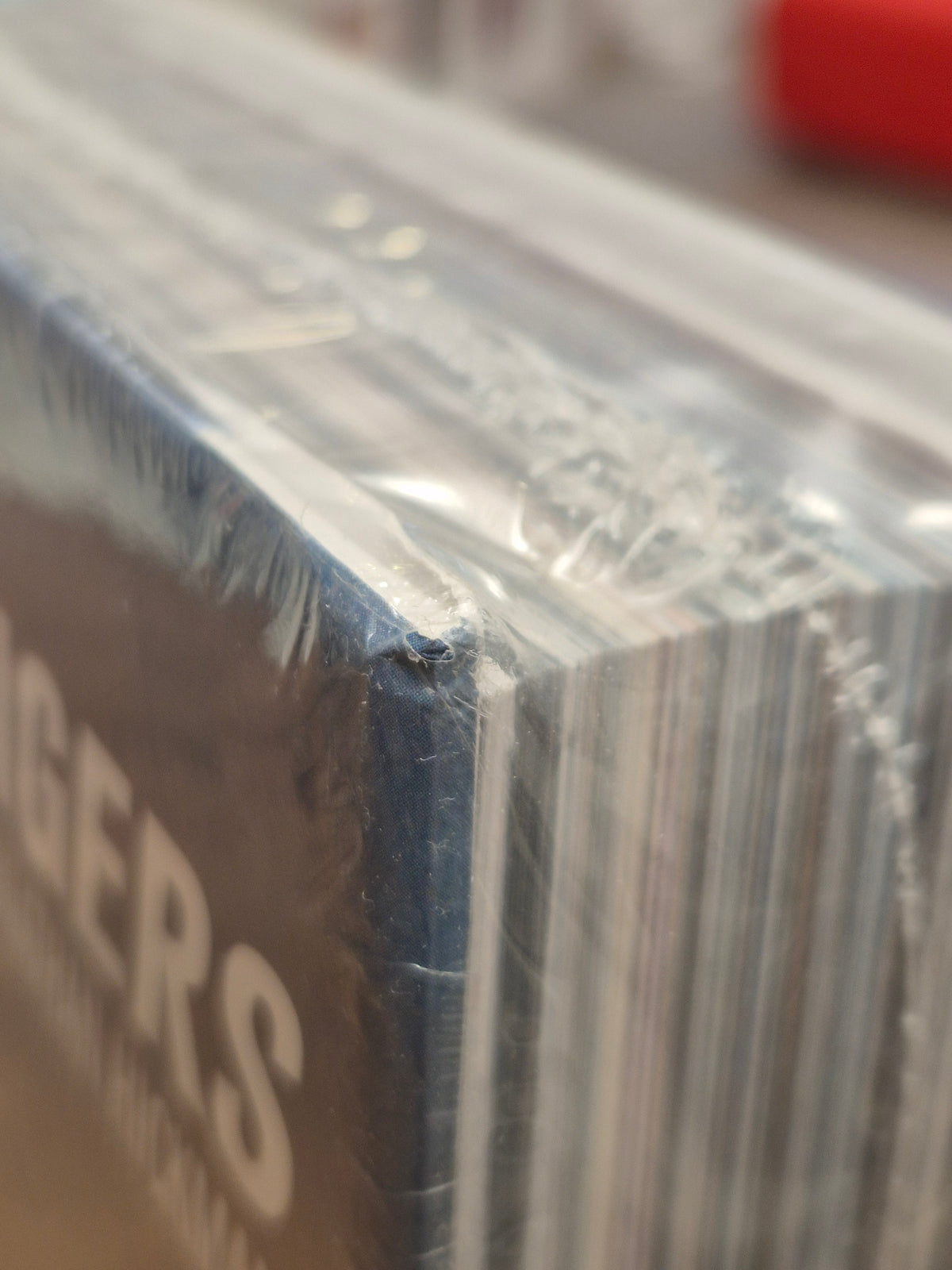 AVENGERS BY JONATHAN HICKMAN OMNIBUS VOL. 2 [NEW PRINTING] (DENTED)