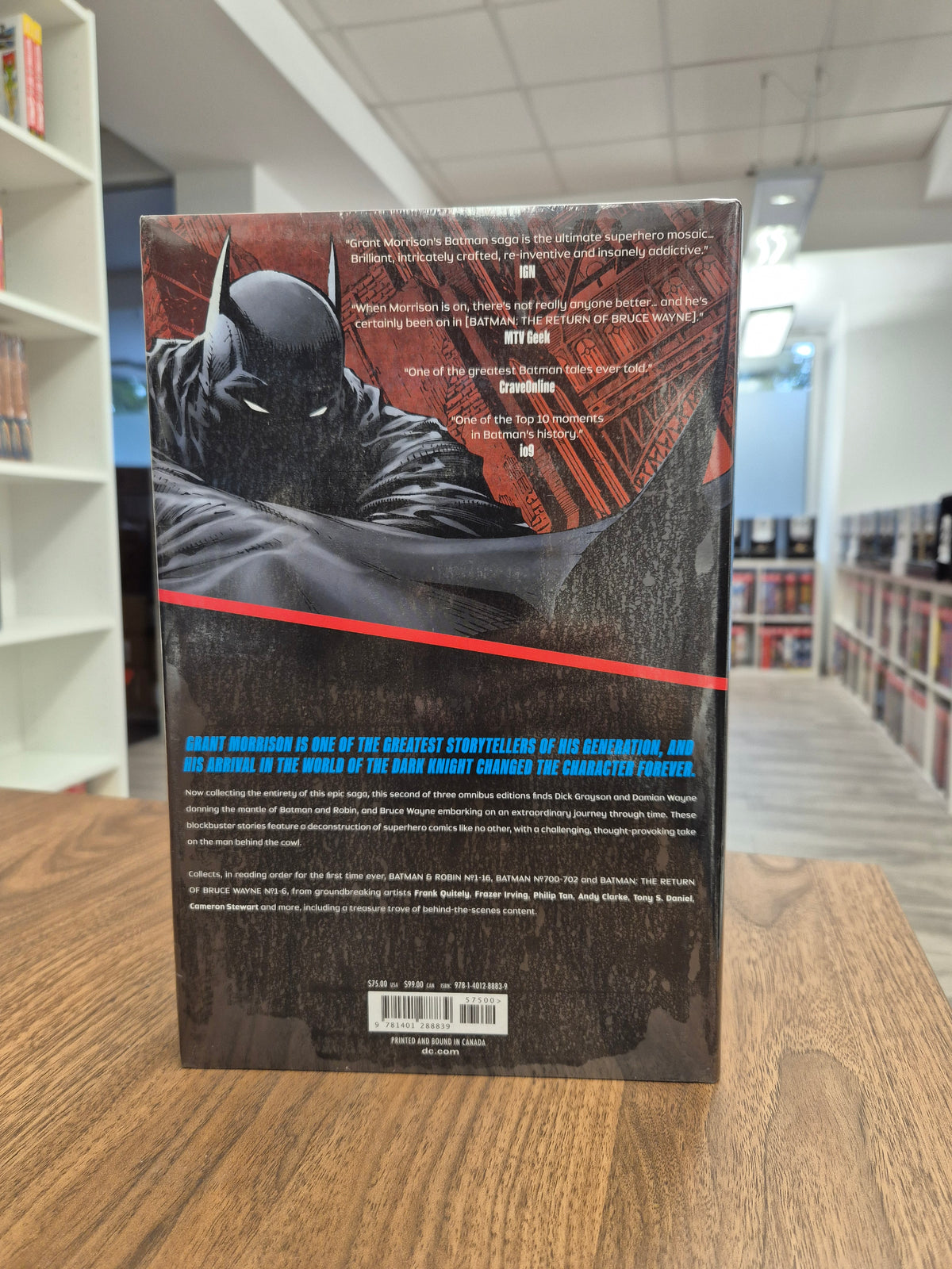 Batman by Grant Morrison Omnibus Vol. 2 (DENTED)