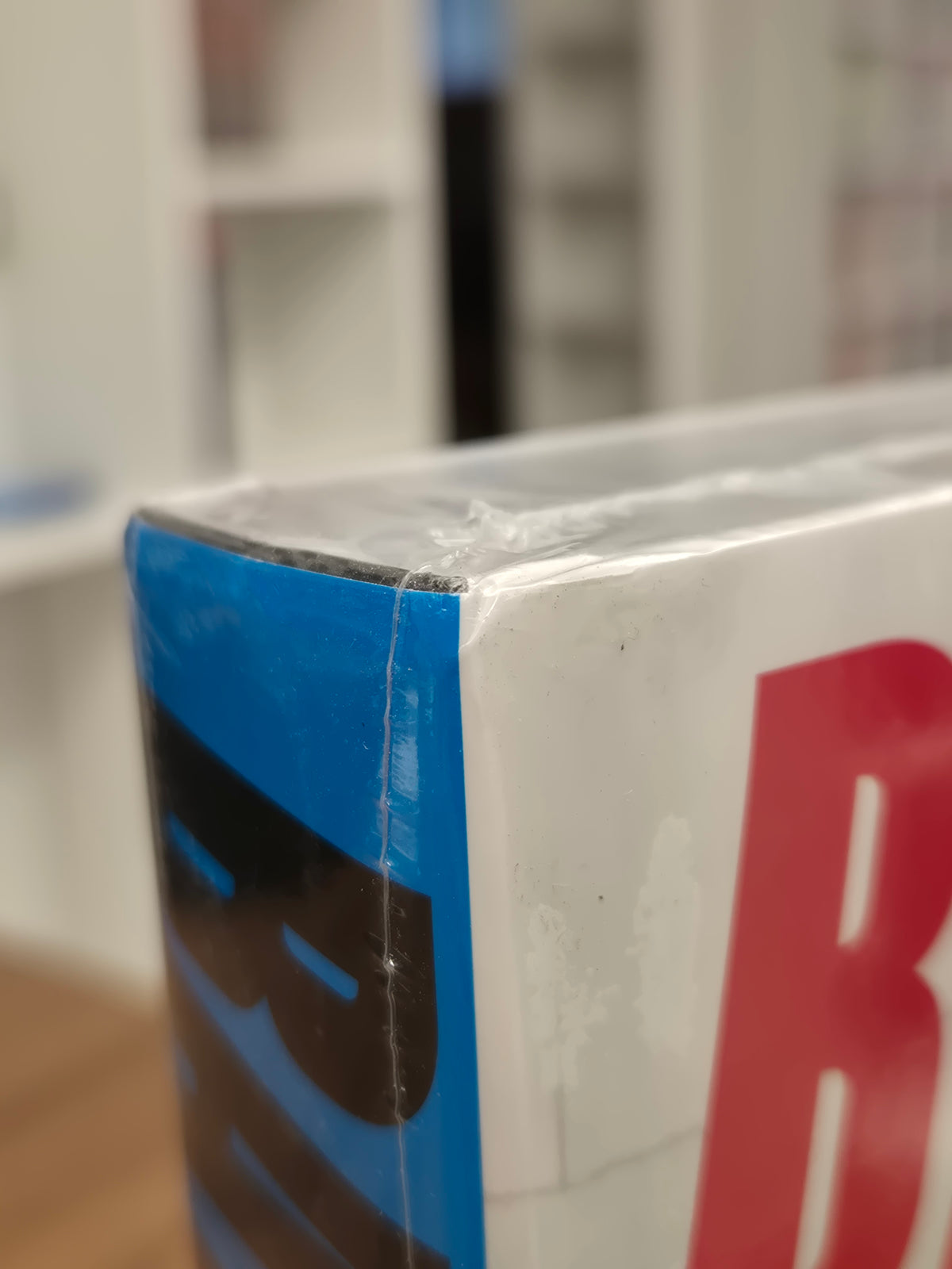 Batman by Grant Morrison Omnibus Vol. 2 (DENTED)