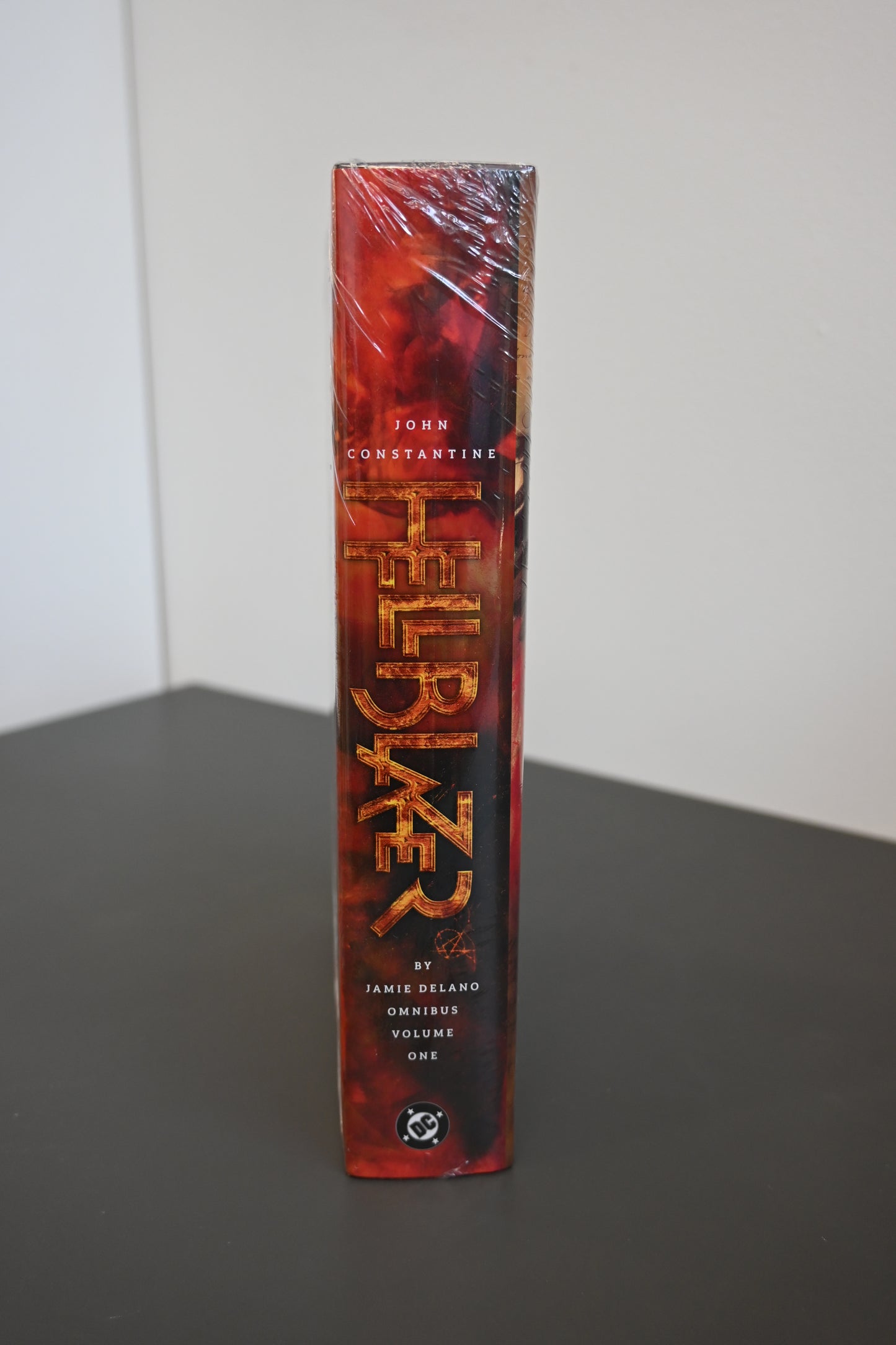 John Constantine, Hellblazer by Jamie Delano Omnibus Vol. 1 (DENTED)