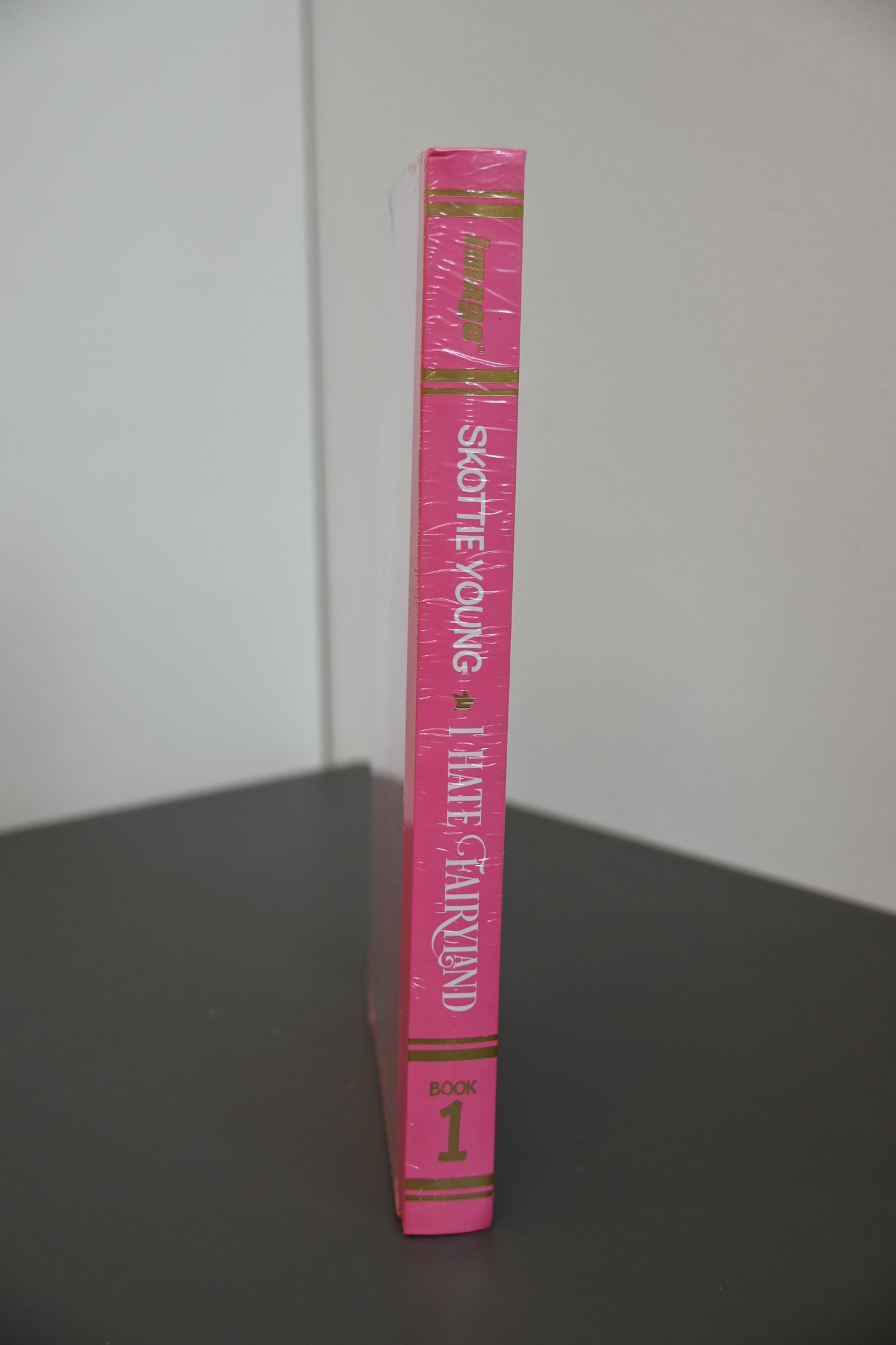 I HATE FAIRYLAND DELUXE VOL. 1 (DENTED)