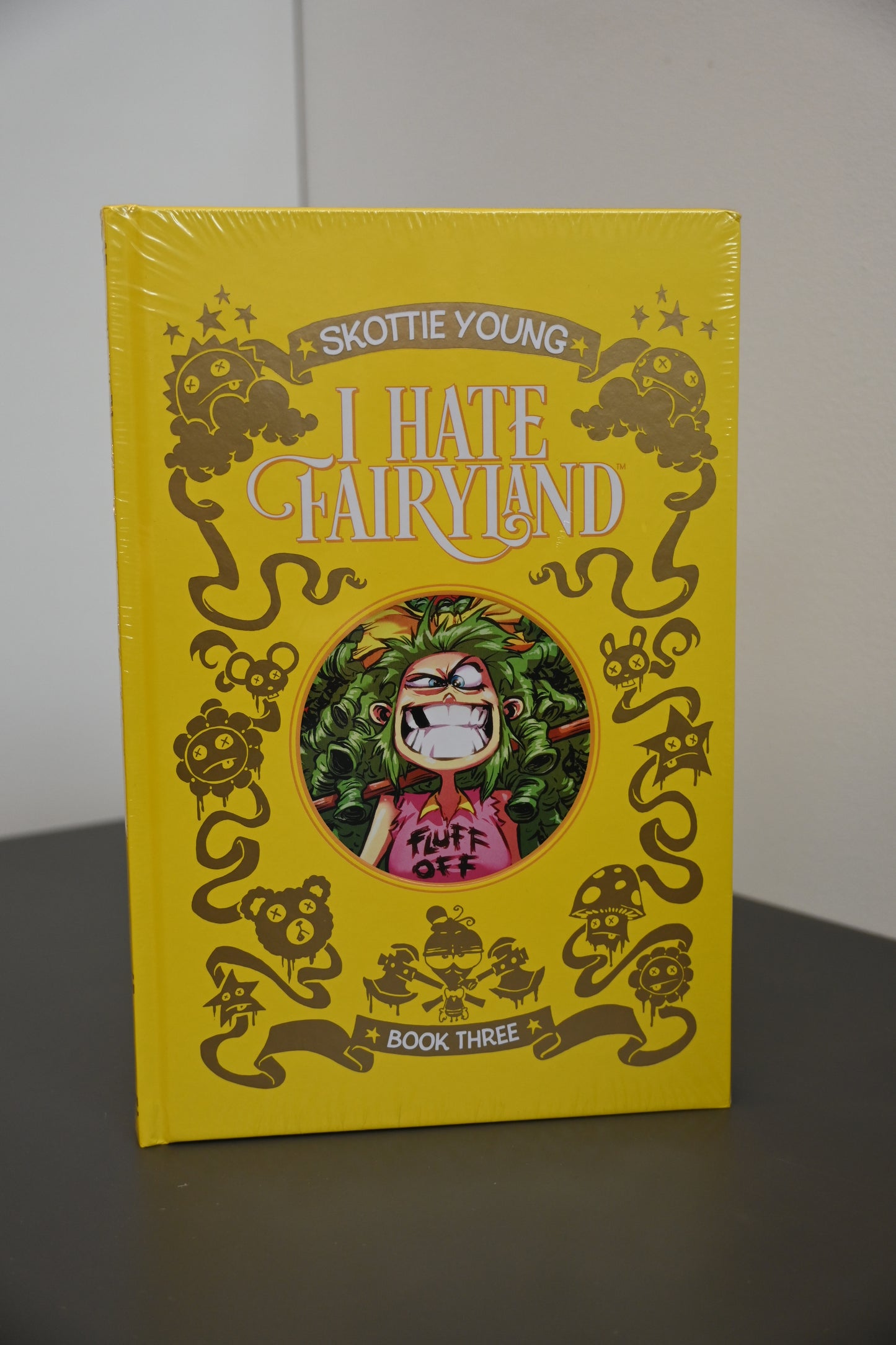 I HATE FAIRYLAND DELUXE VOL. 3 (DENTED)