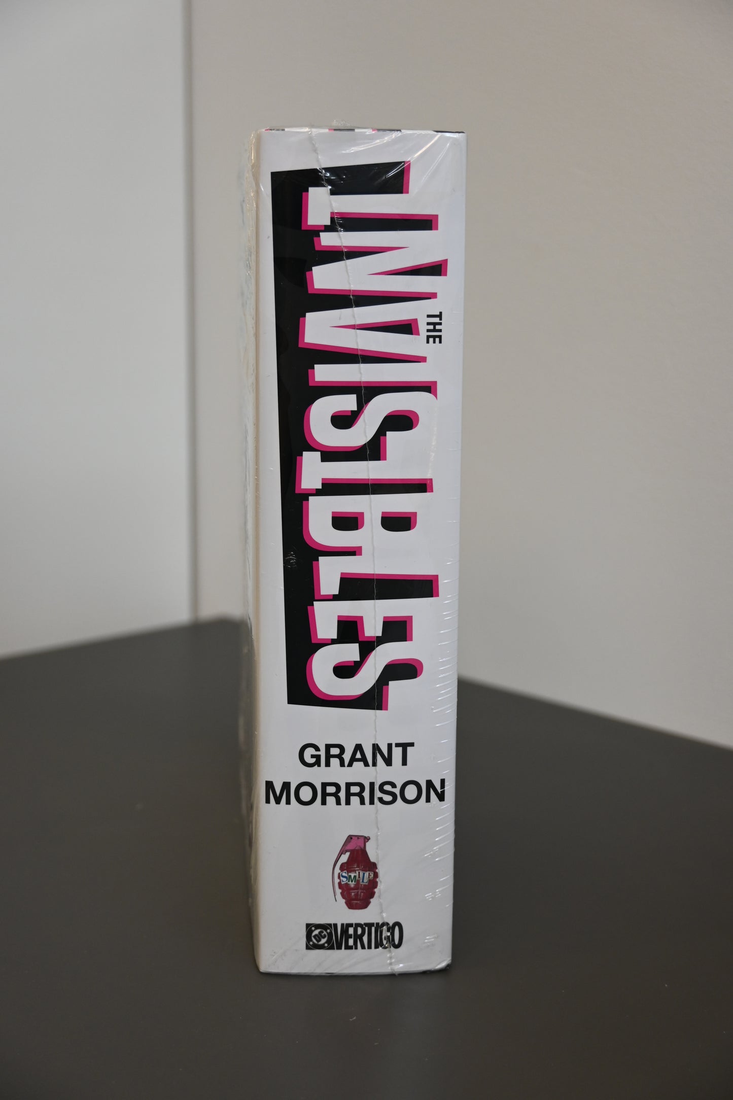 The Invisibles Omnibus (DENTED)