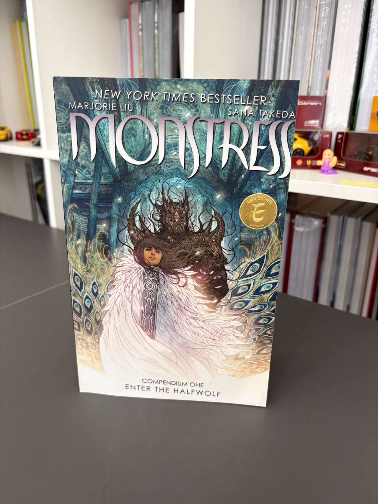 MONSTRESS COMPENDIUM VOL. 1 (DENTED)