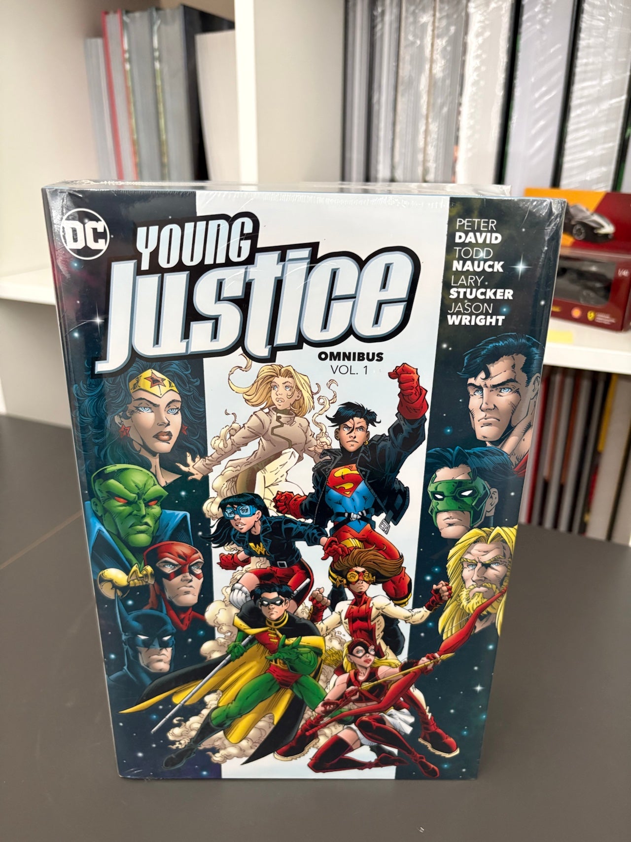 Young Justice Omnibus Vol. 1 (DENTED)
