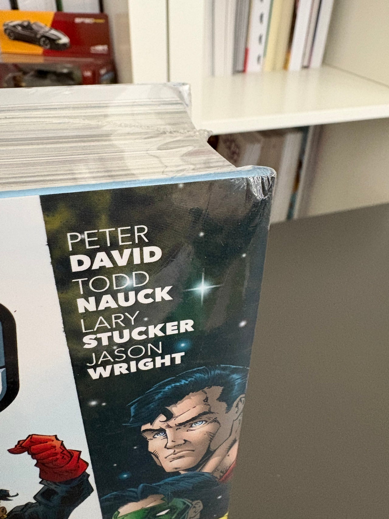 Young Justice Omnibus Vol. 1 (DENTED)
