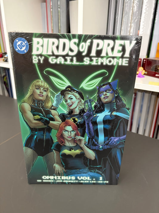 Birds of Prey by Gail Simone Omnibus Vol. 1 (DENTED)