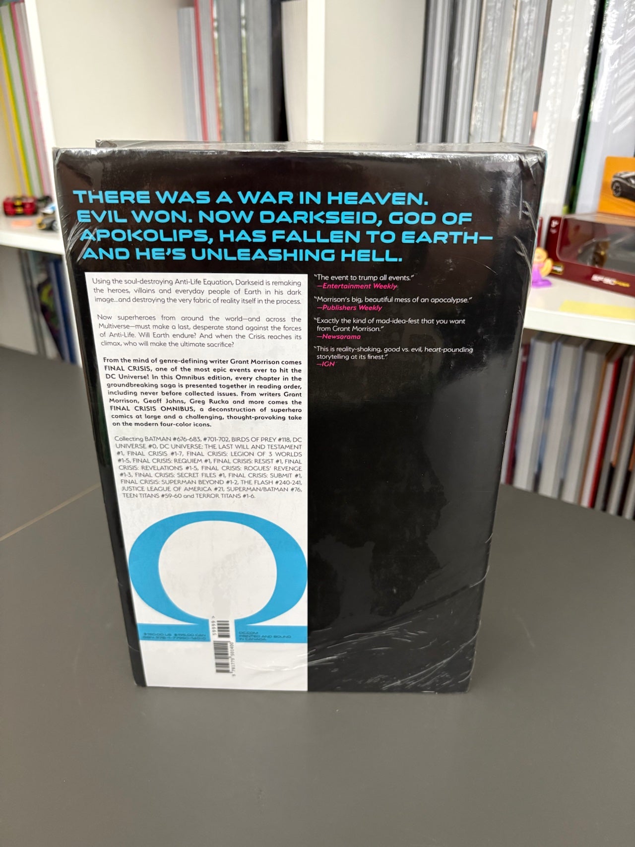 Final Crisis Omnibus (DENTED)