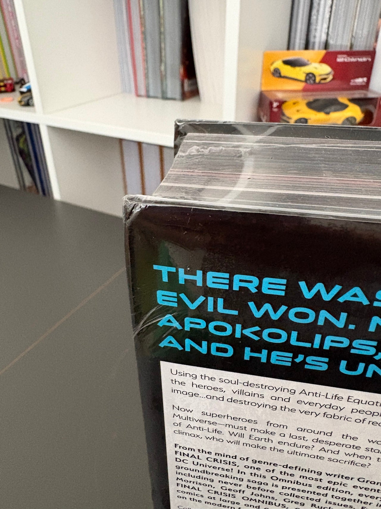 Final Crisis Omnibus (DENTED)