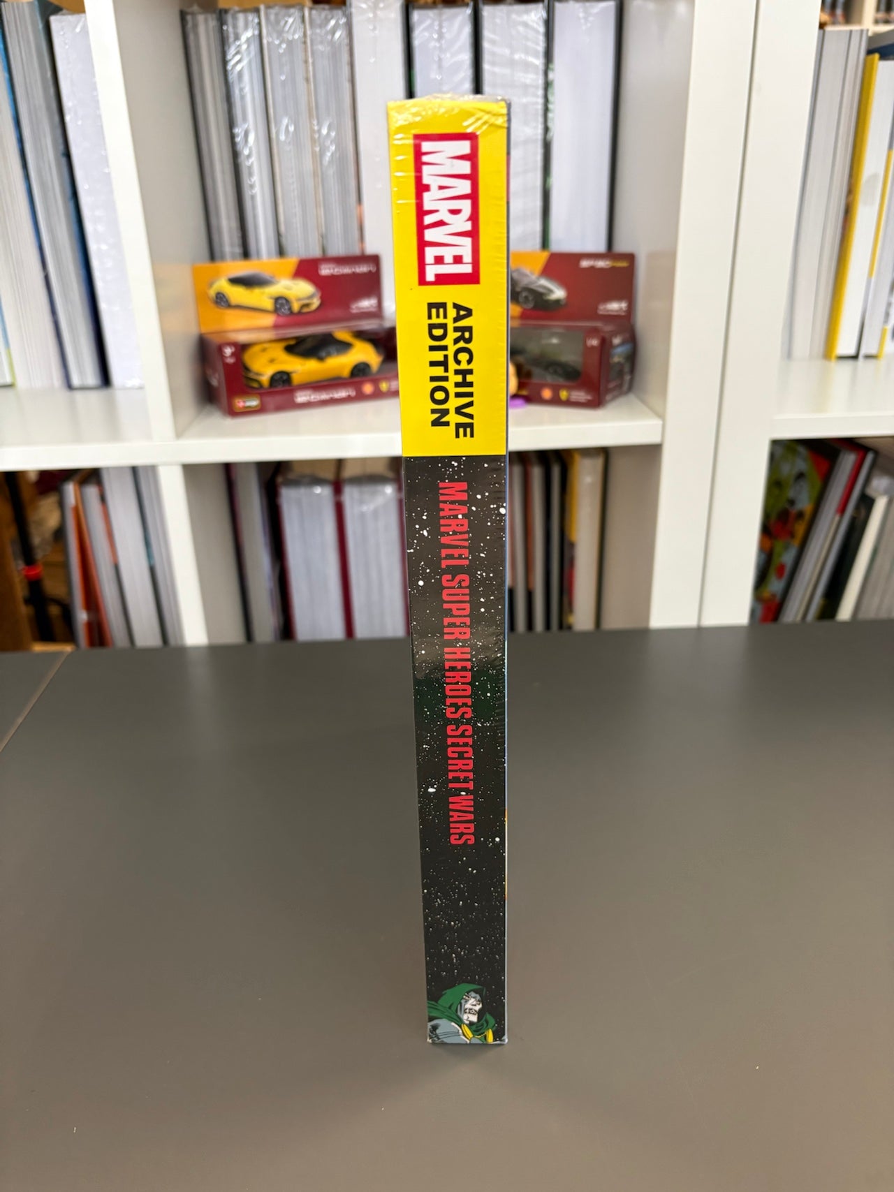 MARVEL ARCHIVE EDITION: MARVEL SUPER HEROES SECRET WARS GALLERY EDITION (DENTED)