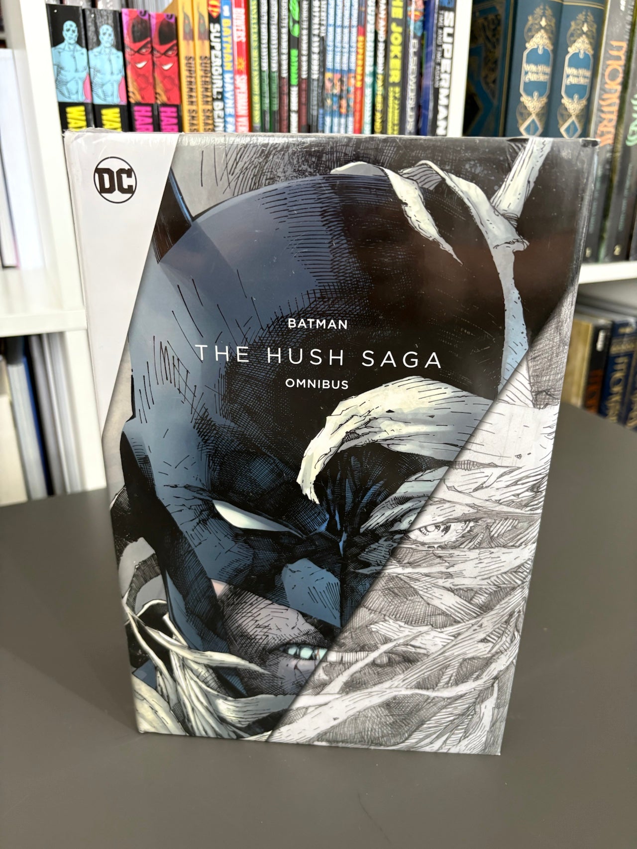 Batman: The Hush Saga Omnibus (DENTED)
