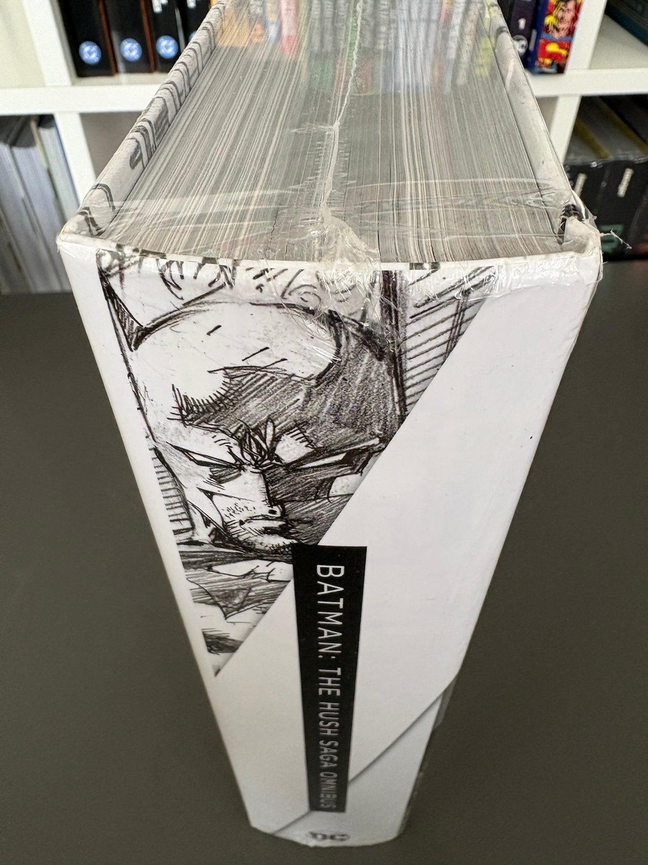 Batman: The Hush Saga Omnibus (DENTED)