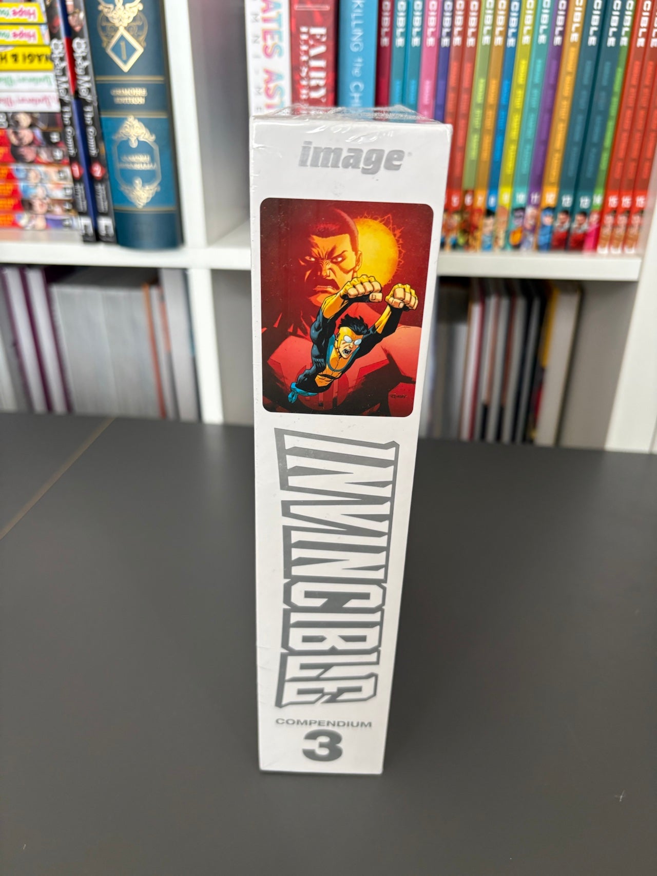 INVINCIBLE COMPENDIUM VOL. 3 (DENTED)