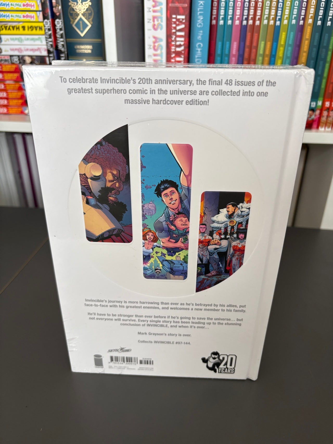 INVINCIBLE COMPENDIUM VOL. 3 (DENTED)