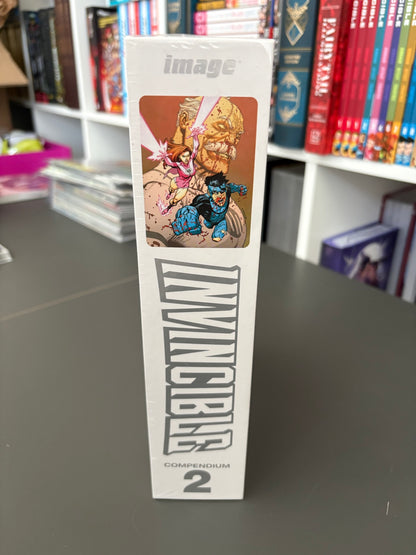 INVINCIBLE COMPENDIUM VOL. 2 (DENTED)