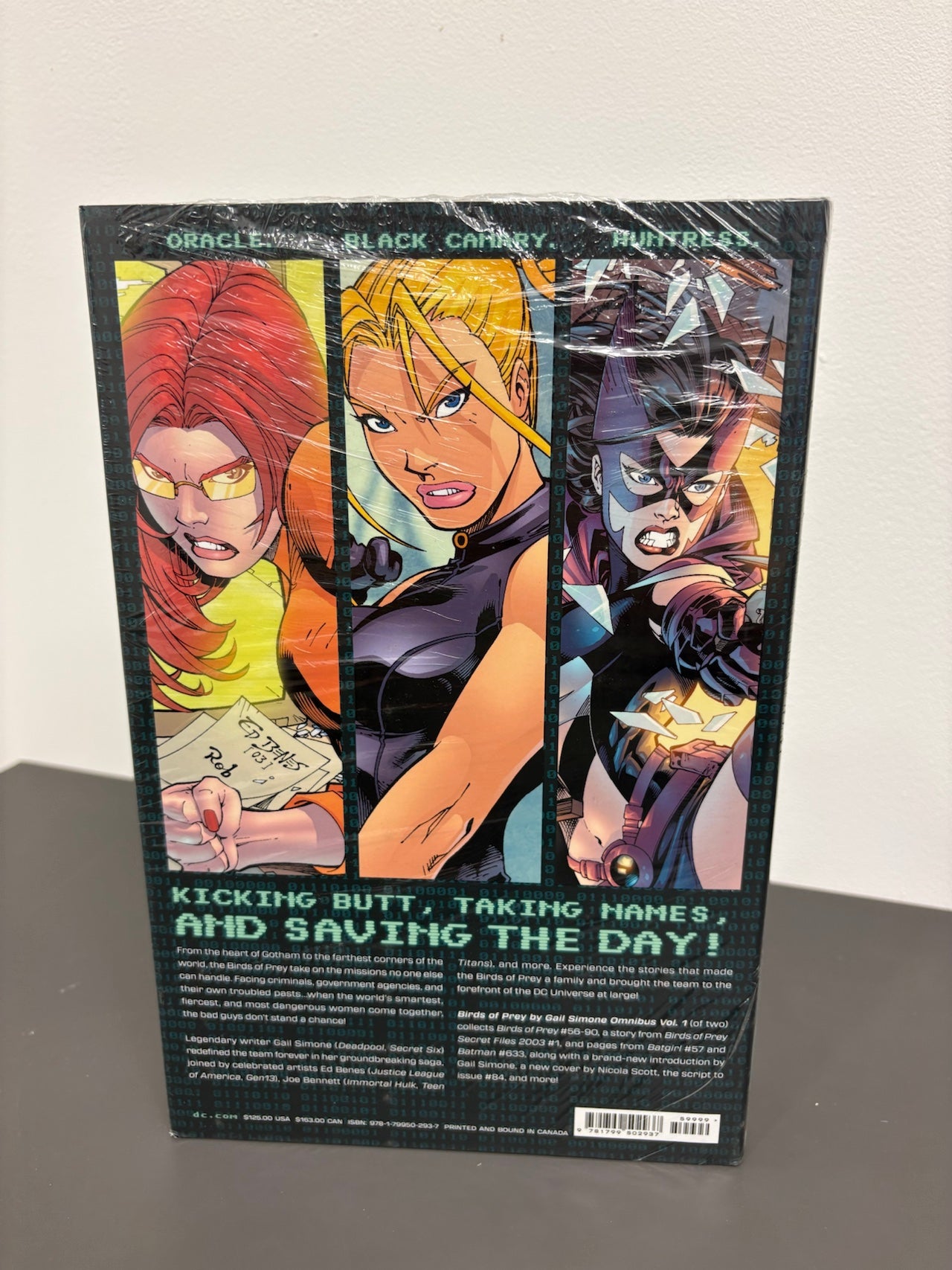 Birds of Prey by Gail Simone Omnibus Vol. 1 (DENTED)