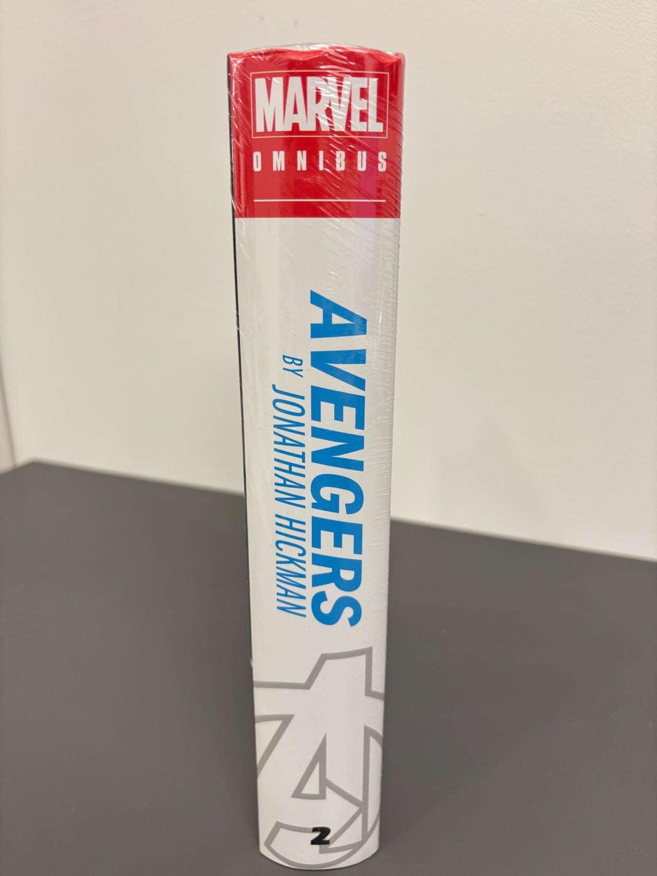 AVENGERS BY JONATHAN HICKMAN OMNIBUS VOL. 2 (DENTED)