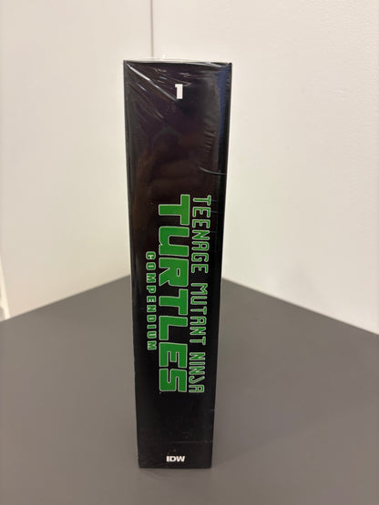 Teenage Mutant Ninja Turtles Compendium, Vol. 1 (DENTED)