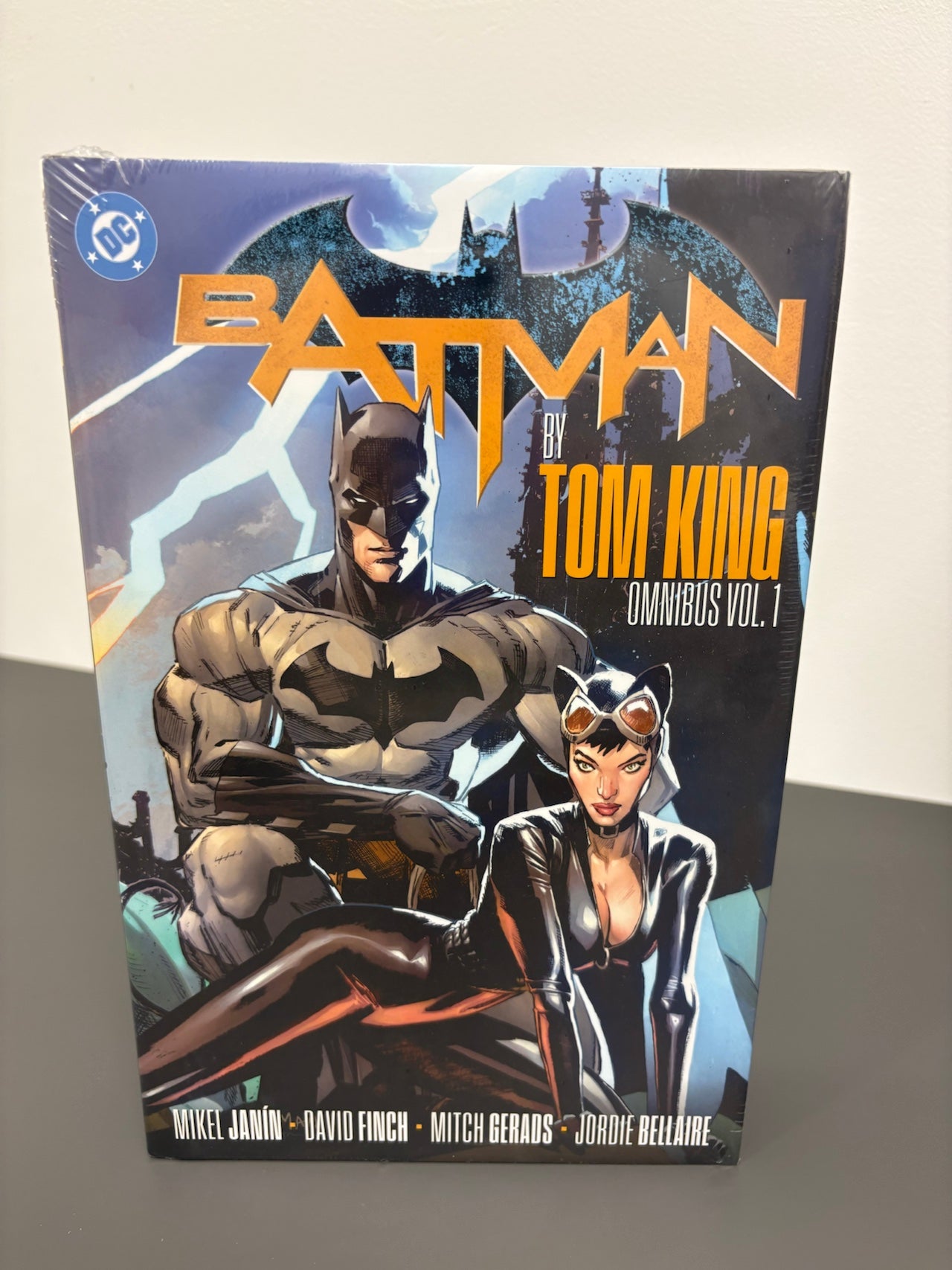 Batman by Tom King Omnibus Vol 1 (DENTED)