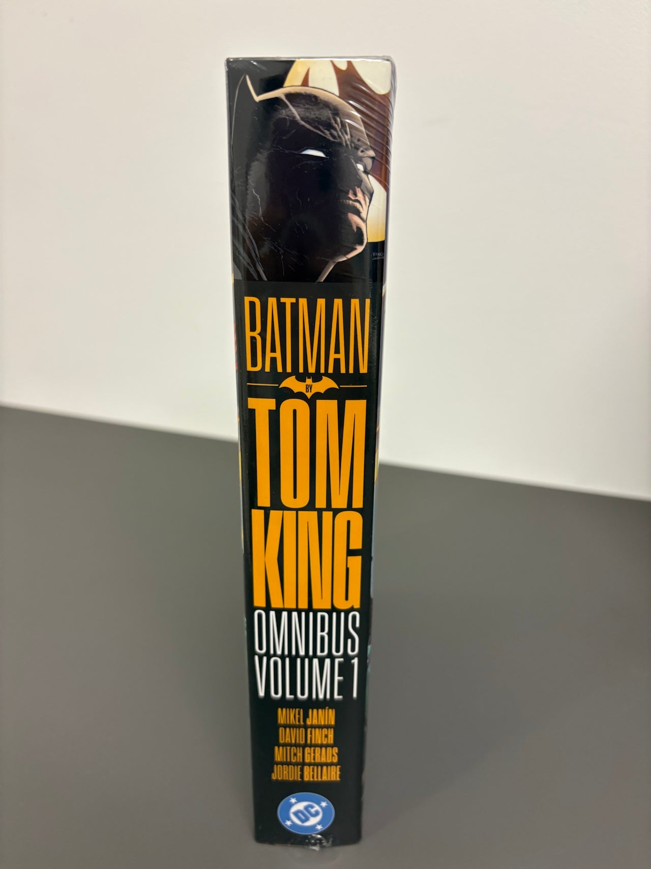 Batman by Tom King Omnibus Vol 1 (DENTED)