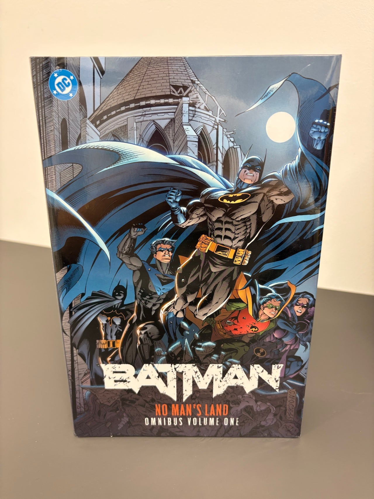 Batman: No Man's Land Omnibus Vol. 1 (DENTED)