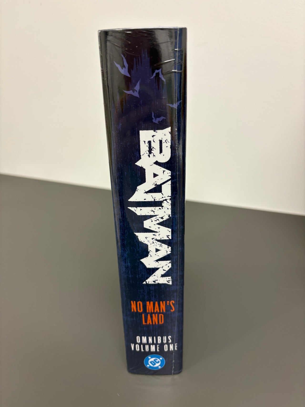 Batman: No Man's Land Omnibus Vol. 1 (DENTED)