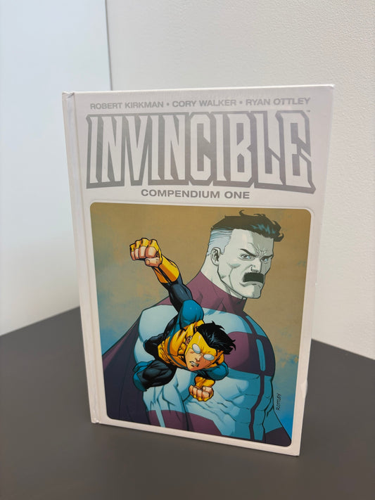 INVINCIBLE COMPENDIUM VOL. 1 (DENTED)