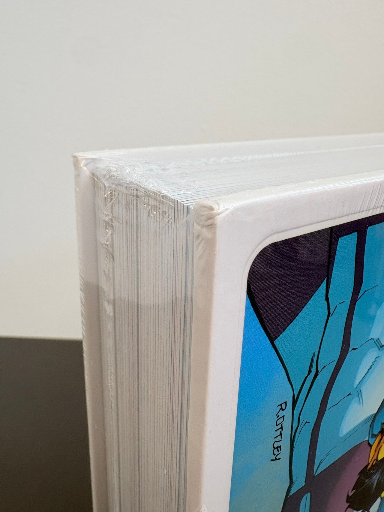 INVINCIBLE COMPENDIUM VOL. 1 (DENTED)