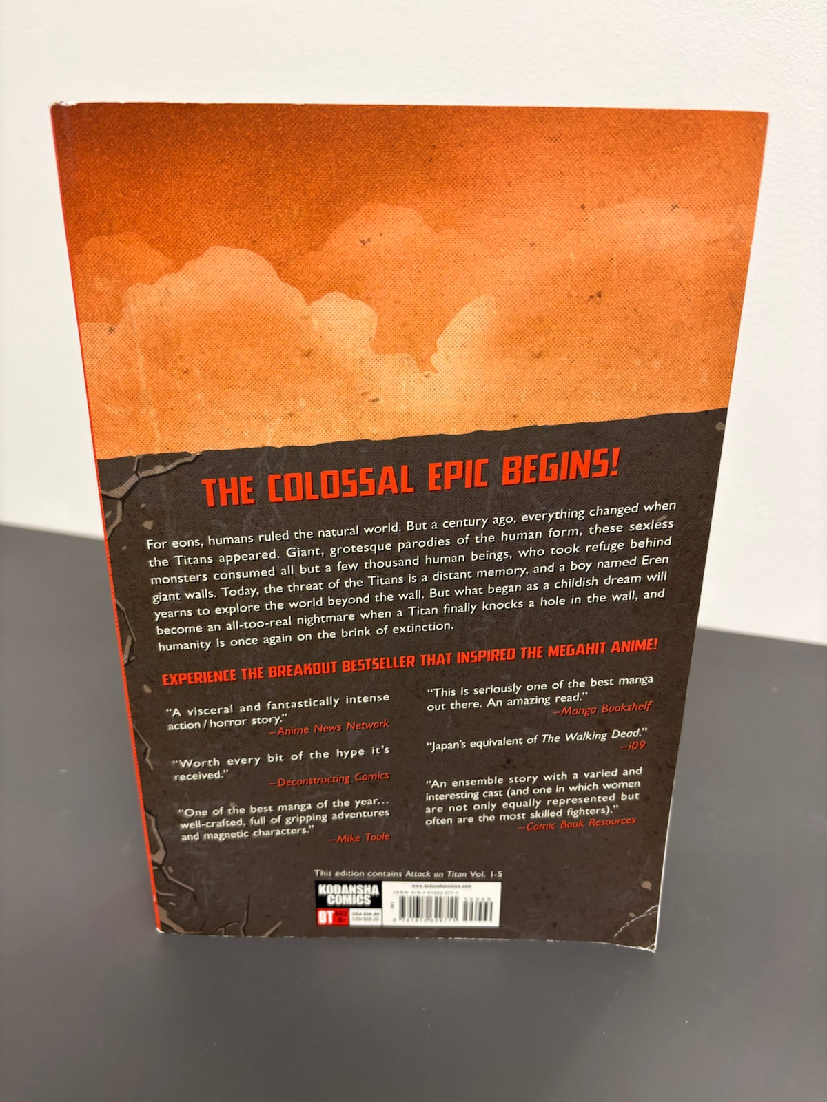 Attack on Titan: Colossal Edition 1 (DENTED)