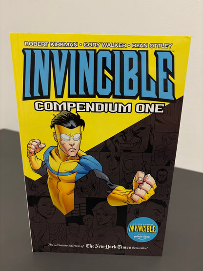 INVINCIBLE COMPENDIUM VOL. 1 (DENTED)