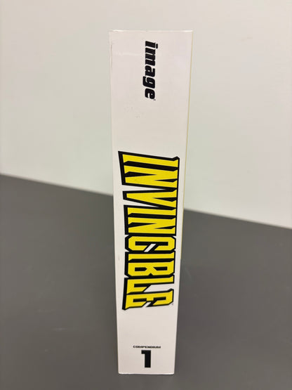 INVINCIBLE COMPENDIUM VOL. 1 (DENTED)