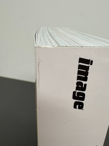 INVINCIBLE COMPENDIUM VOL. 1 (DENTED)