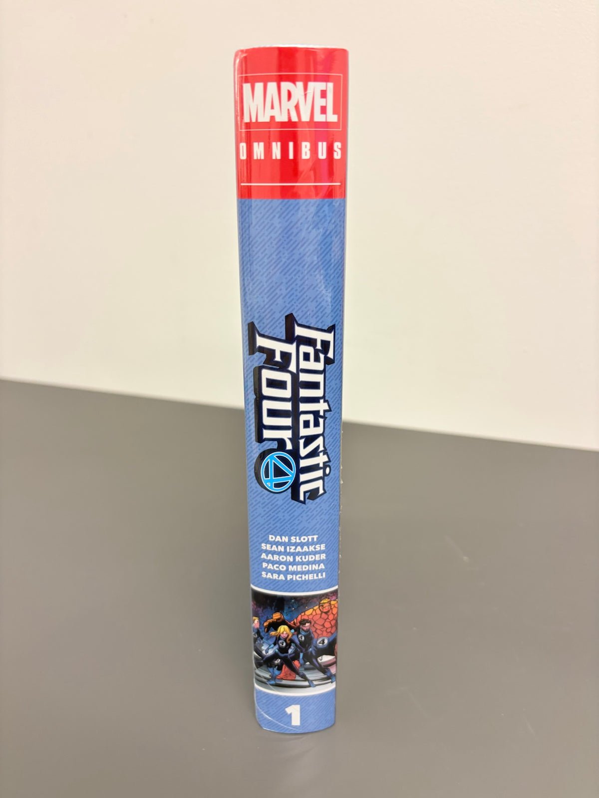 Fantastic Four By Dan Slott Omnibus Vol. 1 (DENTED)