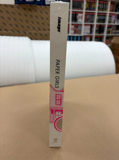 PAPER GIRLS DELUXE EDITION VOL. 3 (DENTED)