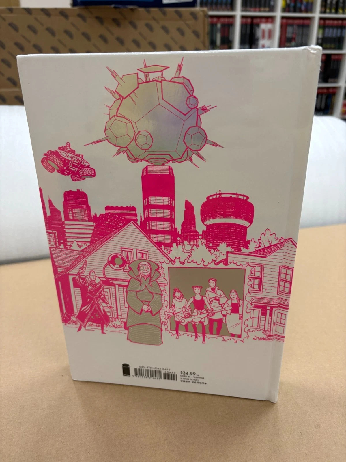 PAPER GIRLS DELUXE EDITION VOL. 3 (DENTED)