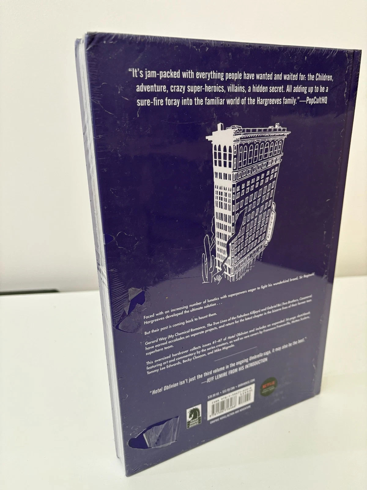 The Umbrella Academy Library Edition Volume 3: Hotel Oblivion (DENTED)